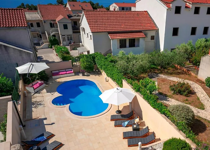 Hektorovic Poolside Apartments