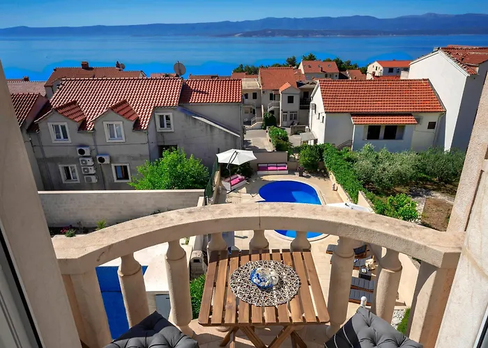 Hektorovic Poolside Apartments