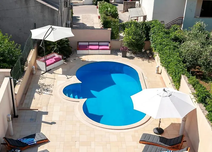 Hektorovic Poolside Apartments