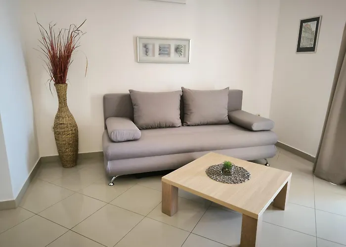 Hektorovic Poolside Apartments