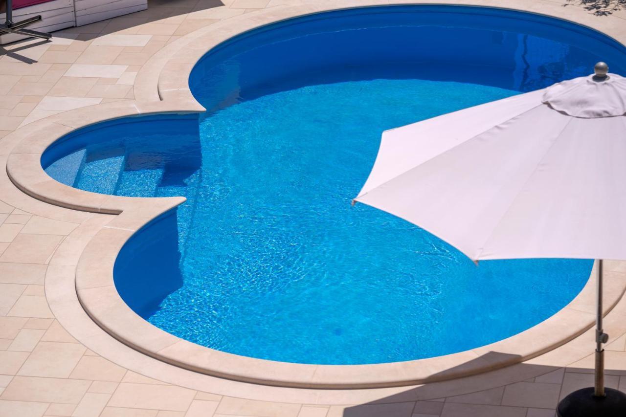 Hektorovic Poolside Apartament
