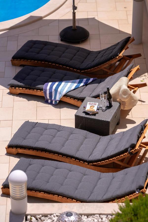 Hektorovic Poolside * Bol