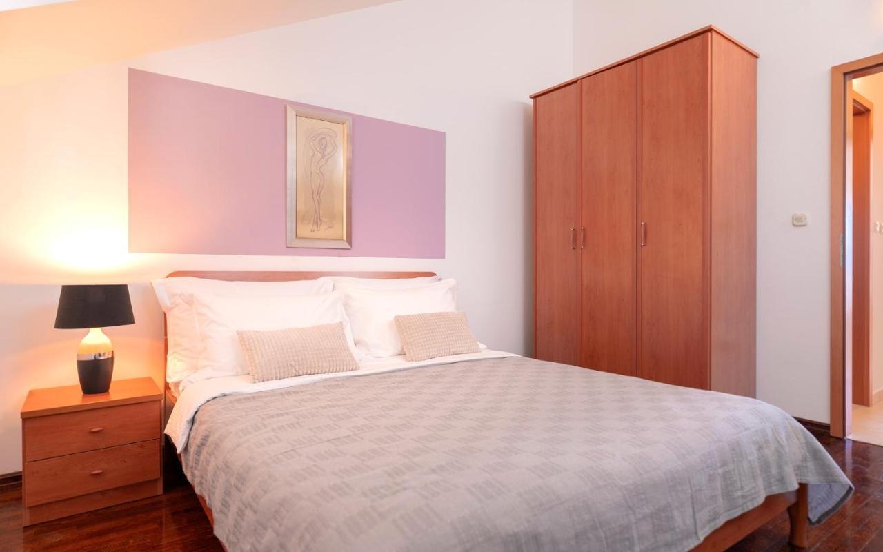 Hektorovic Poolside Apartament