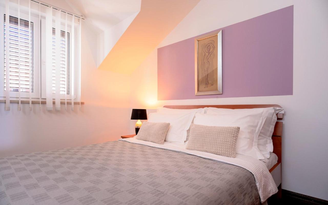 Hektorovic Poolside Apartment *