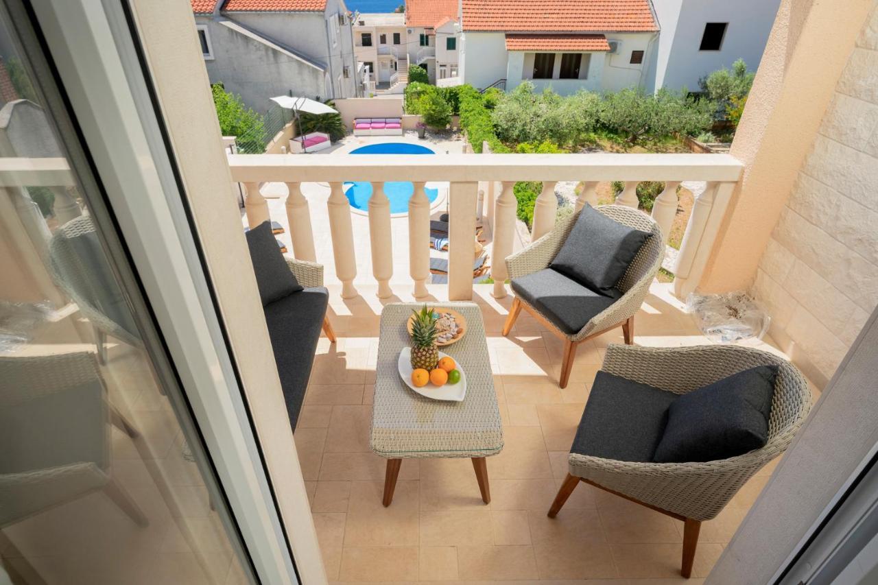 Hektorovic Poolside Apartment *