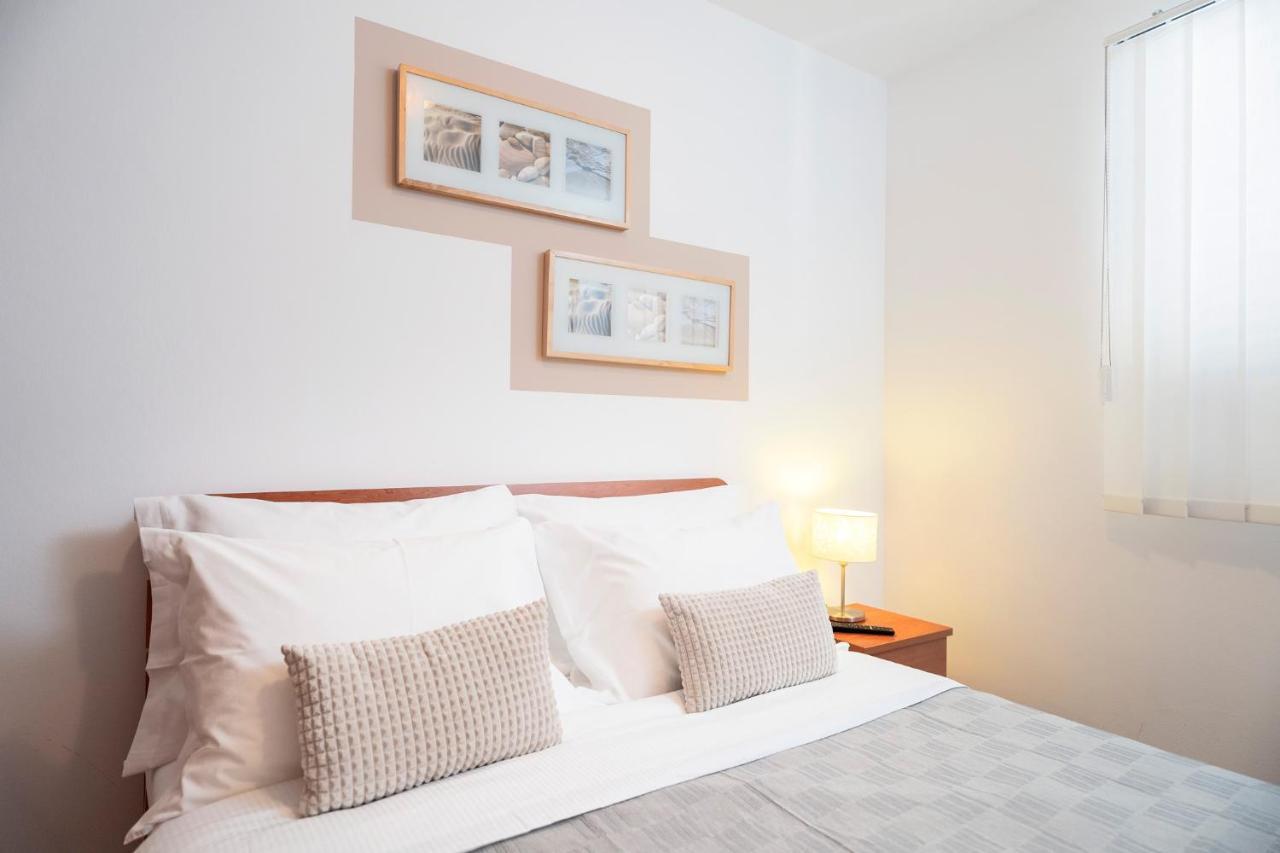 Hektorovic Poolside Apartament *