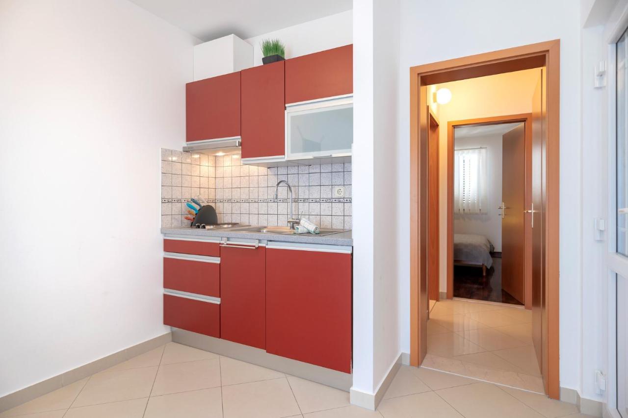 Hektorovic Poolside Apartment Bol